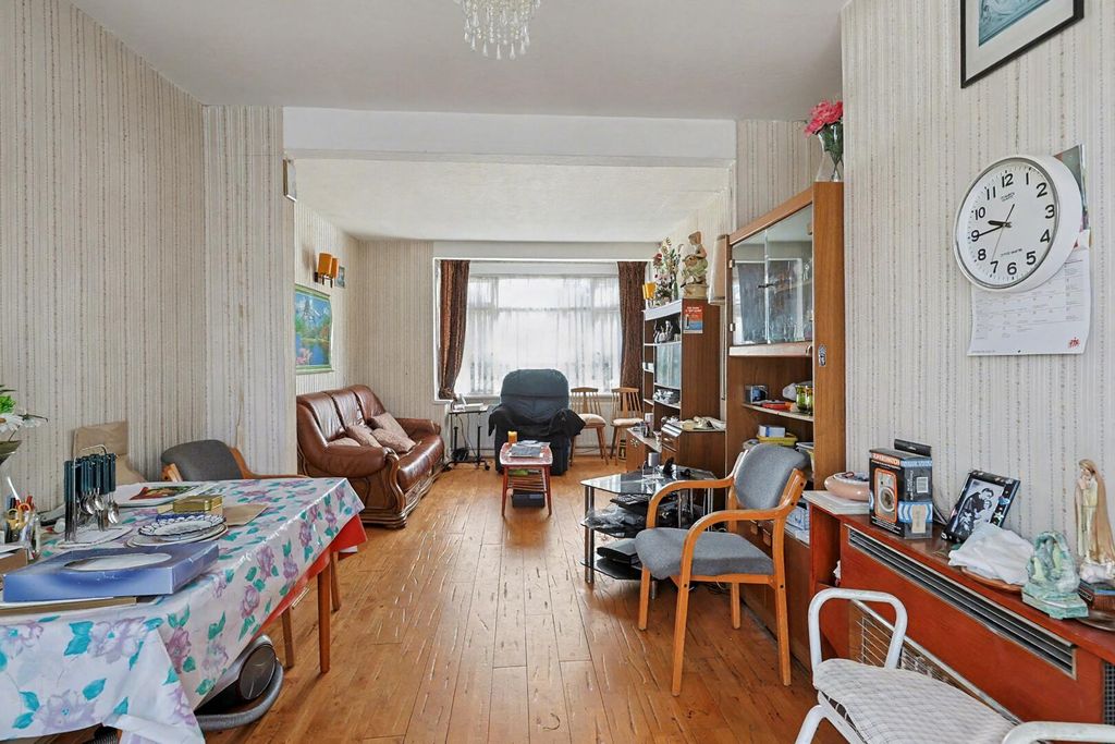 Property photo 2 of 16 Living Room