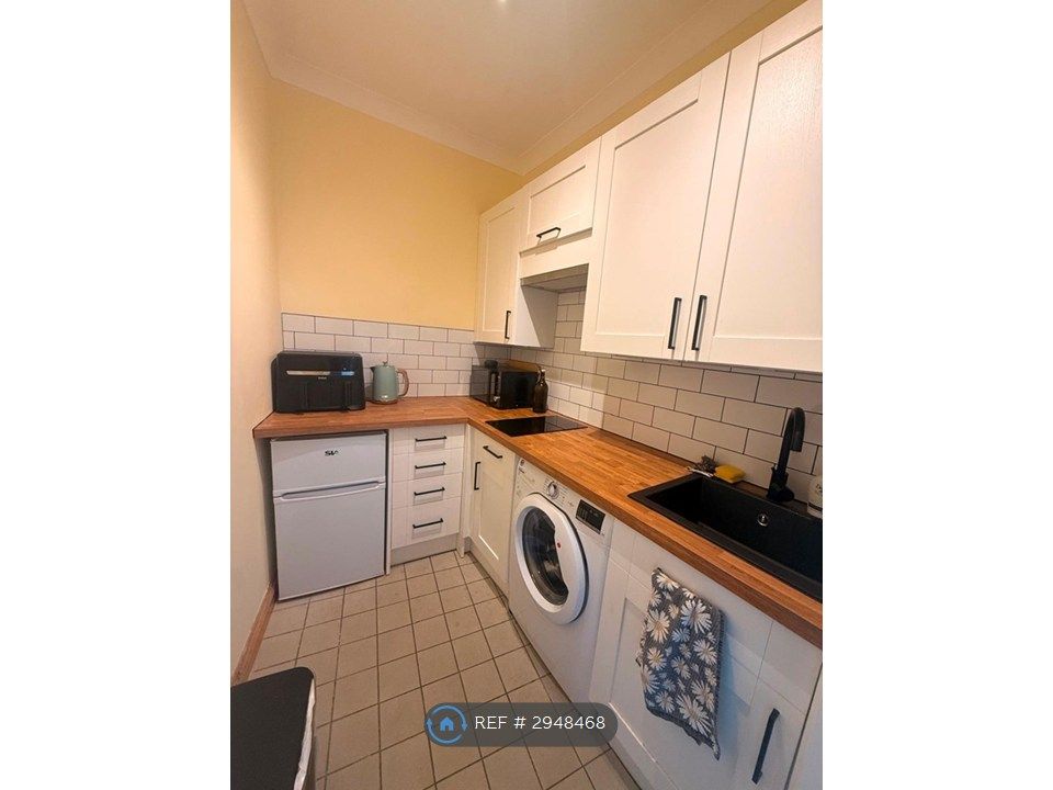 Property photo 2 of 9 Kitchen