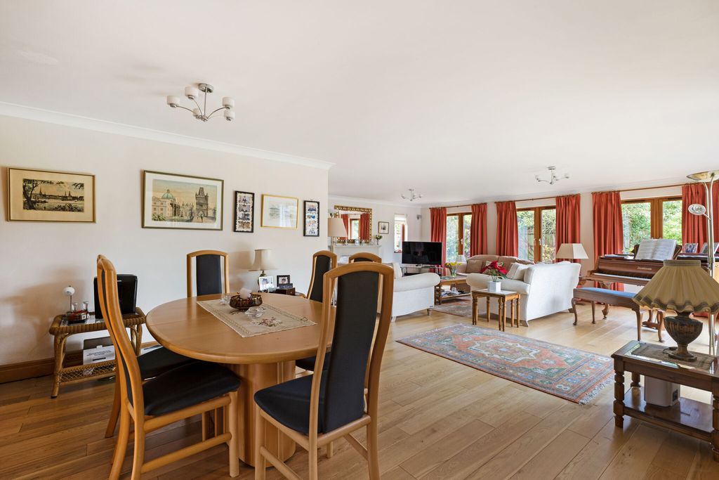 Property photo 2 of 19