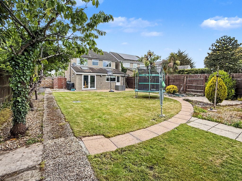 Property photo 2 of 28