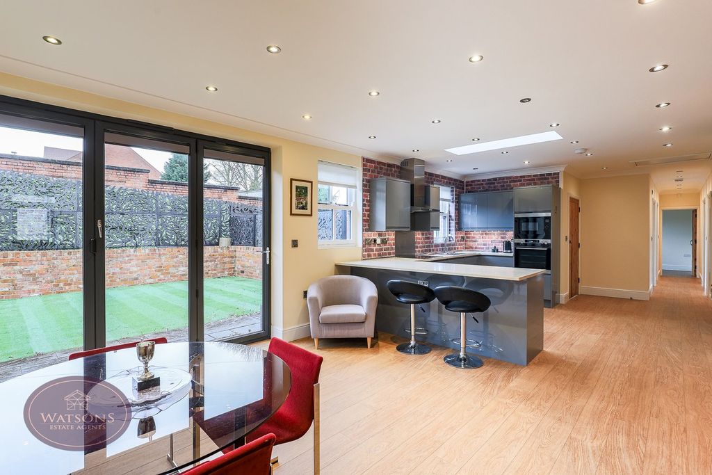 Property photo 2 of 30