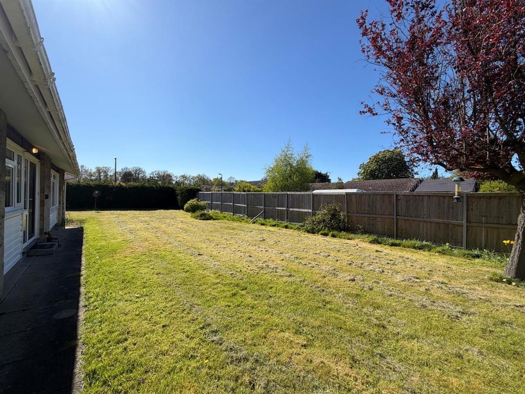 Property photo 3 of 18 Front Garden