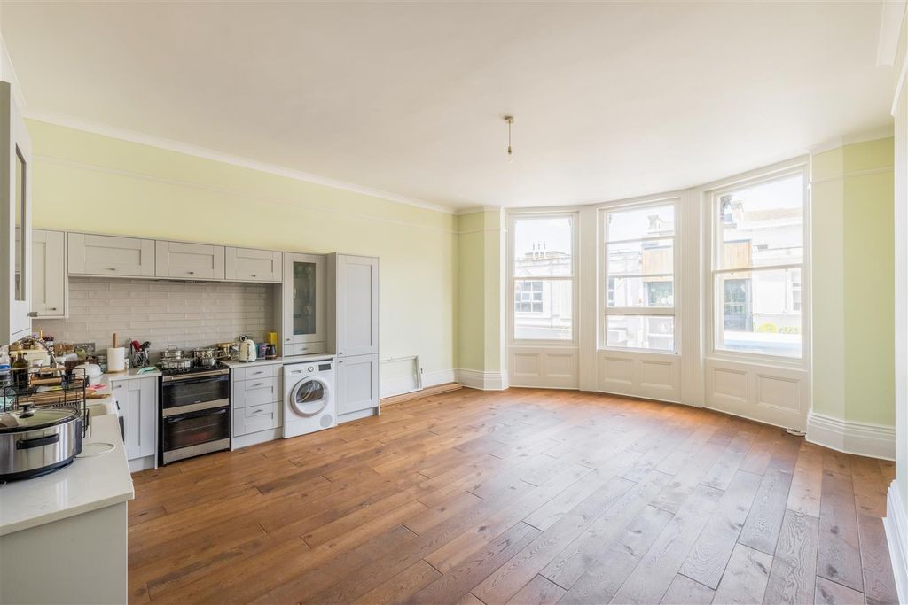 Property photo 2 of 18 5 Sillwood Terrace -2.Jpg