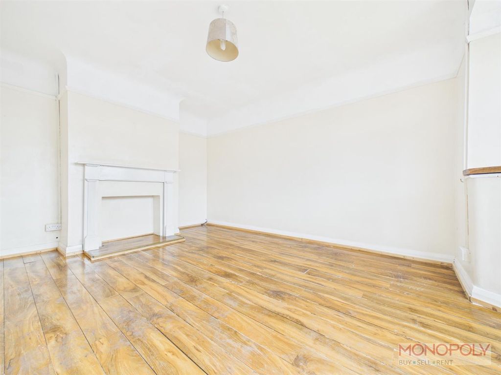 Property photo 3 of 20 Cam01943G0-Pr0649-Still009.Jpg