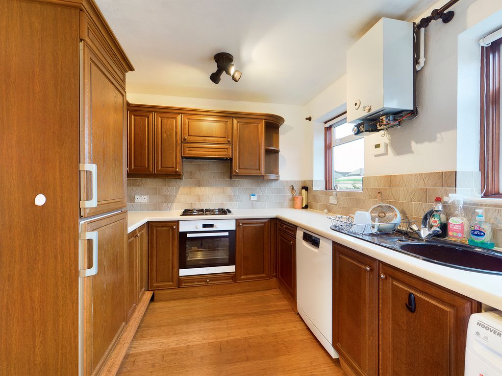 Property photo 2 of 9 Kitchen