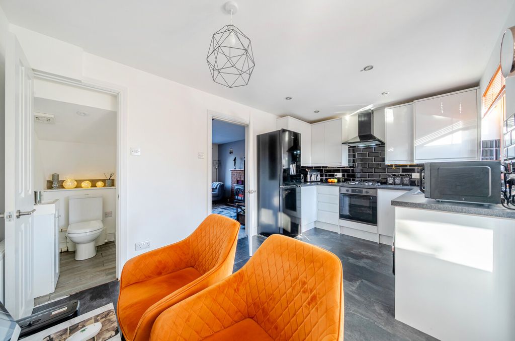 Property photo 2 of 12 1408106769833c3300B60