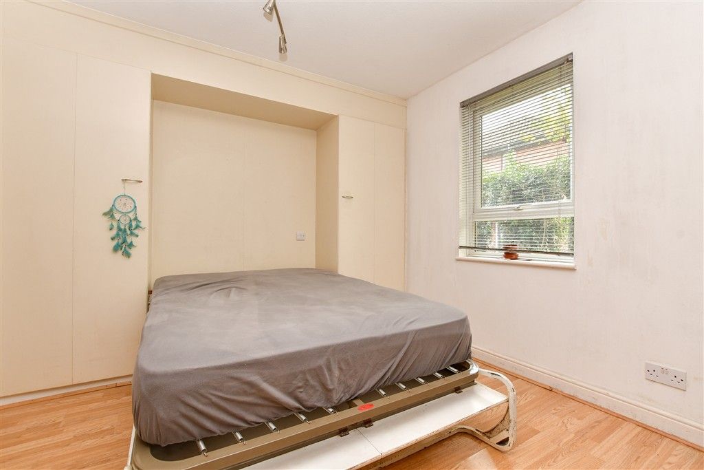 Property photo 3 of 12 Lounge / Bedroom