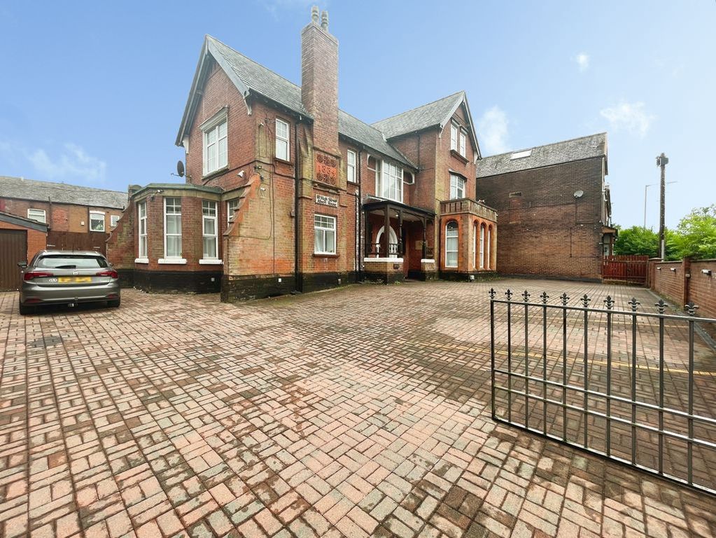 Property photo 1 of 9 External
