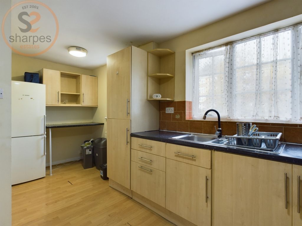 Property photo 2 of 21 Cam03524G0-Pr0054-Still010