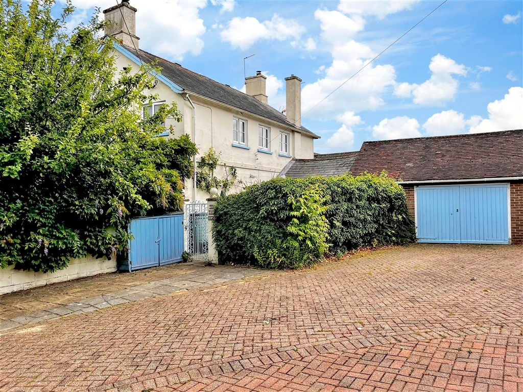 Property photo 1 of 14 Garage