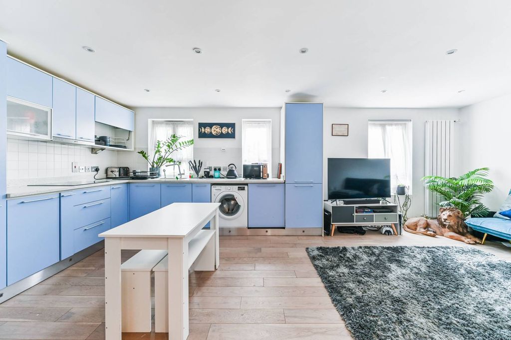 Property photo 3 of 11