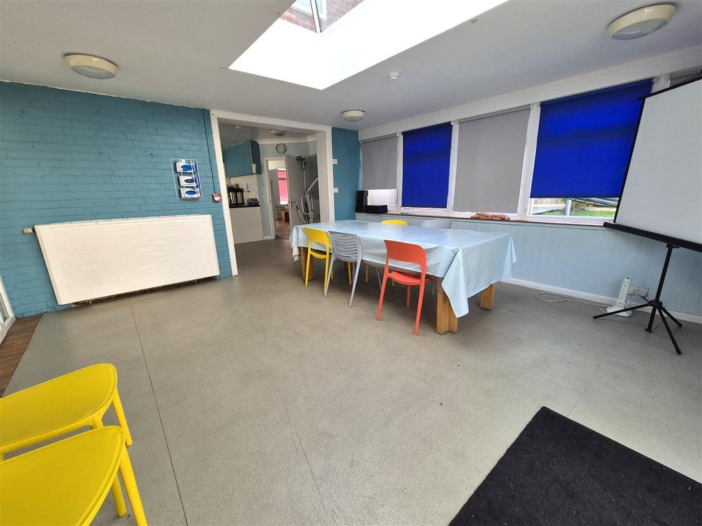 Property photo 3 of 15 19Man3.Jpg
