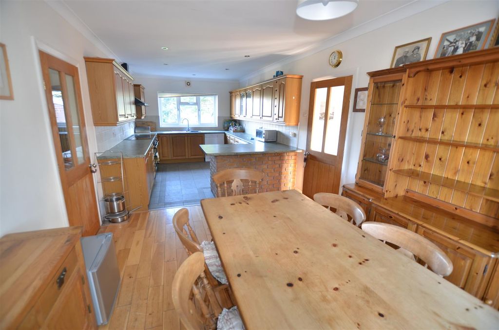 Property photo 3 of 19 Dining &amp; Kitchen