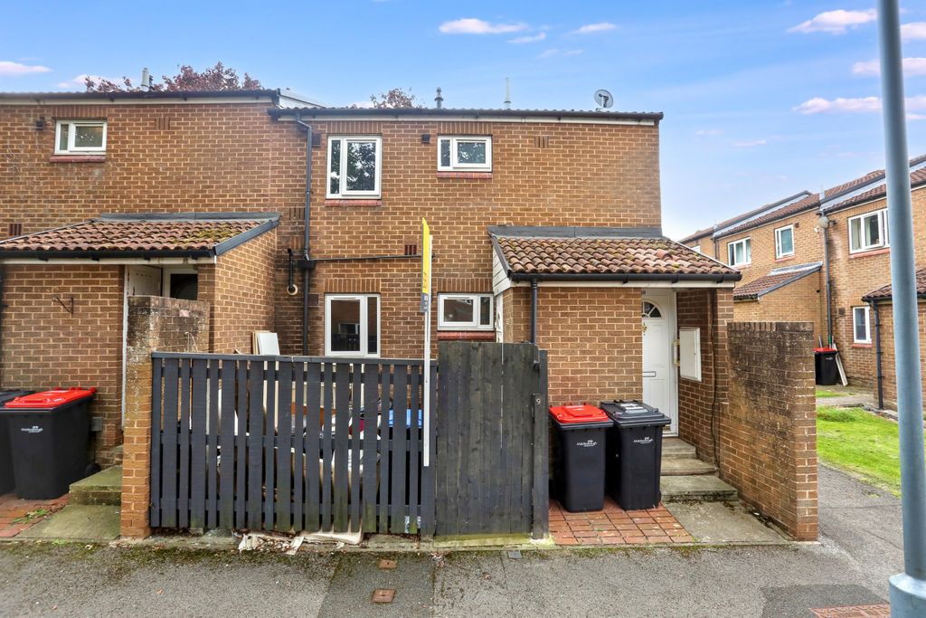 Property photo 1 of 9 9 Moss Gardens, Hemlington, Middlesbrough, Cleveland, Ts8 9Ne