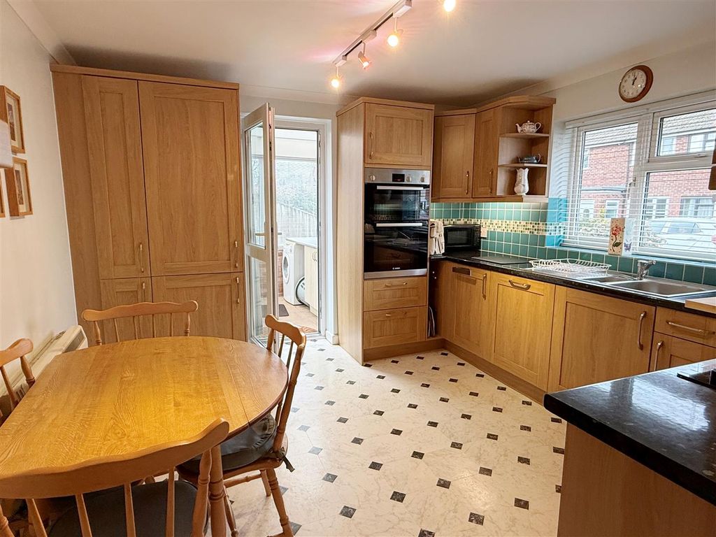 Property photo 3 of 21 Kitch - Break 1.Jpg