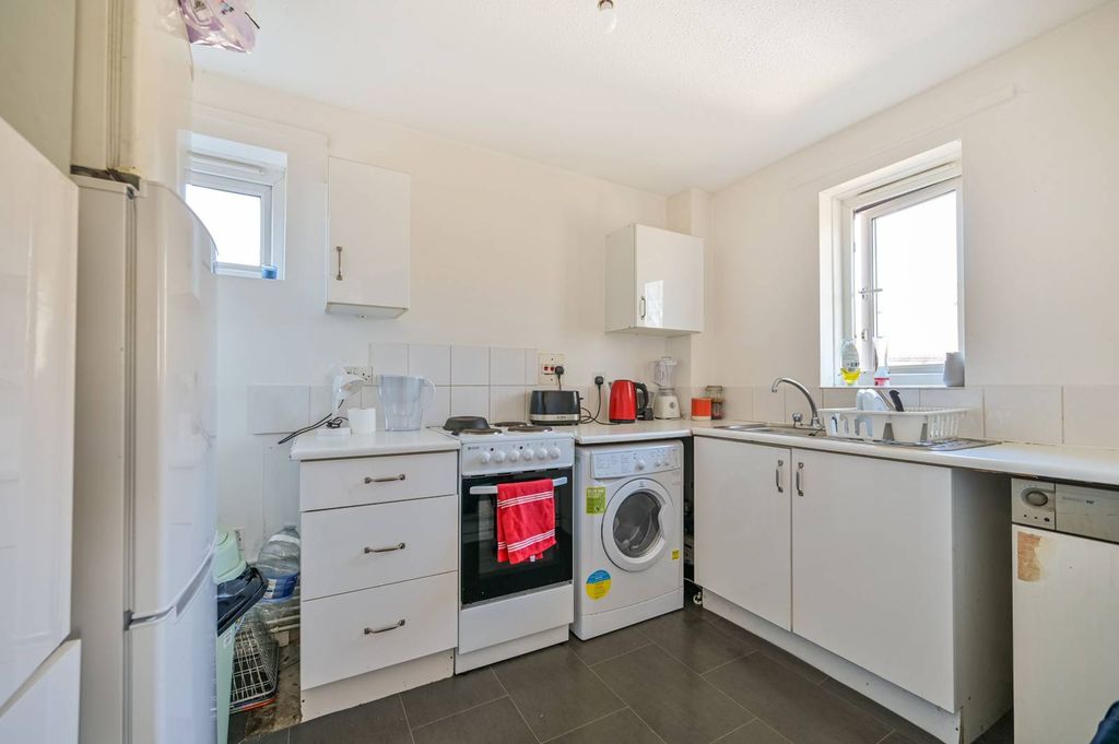 Property photo 3 of 6