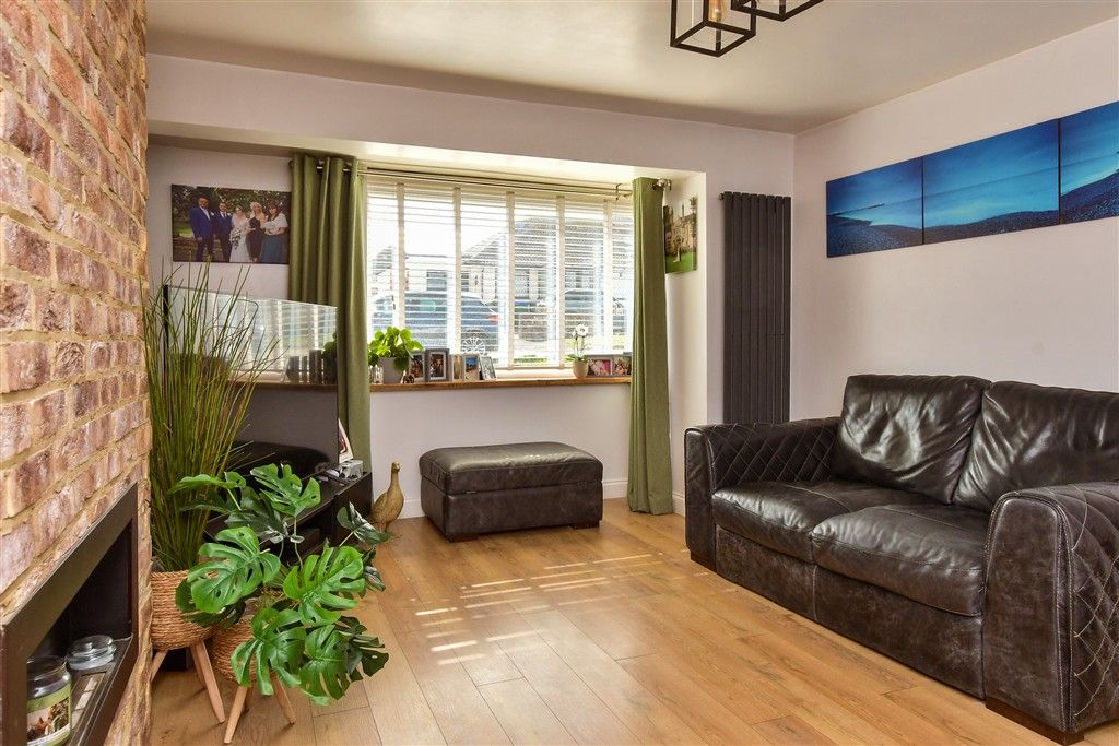 Property photo 3 of 15 Lounge