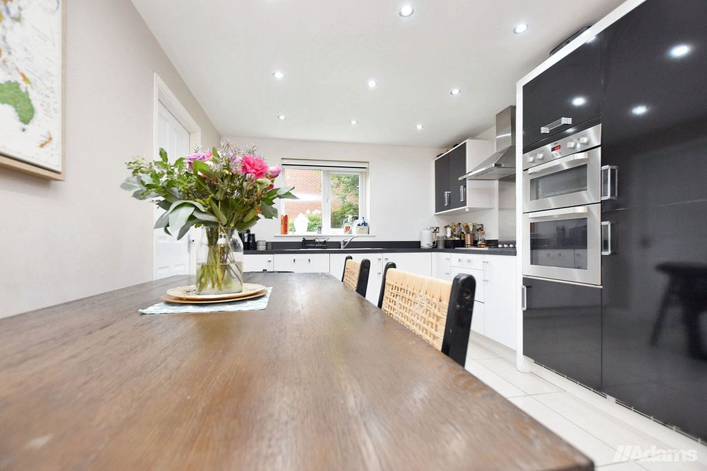 Property photo 3 of 25