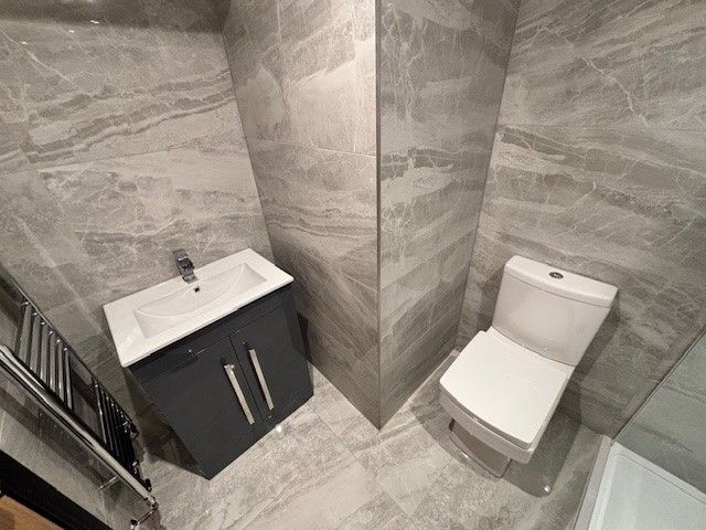 Property photo 3 of 7 Bathroom (1)