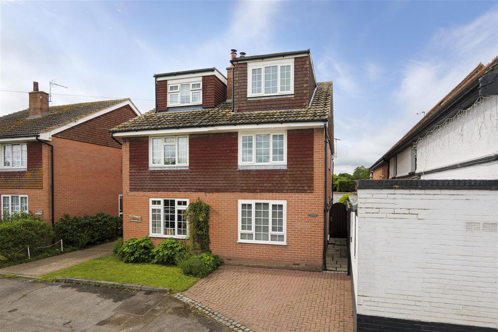 Property photo 2 of 31
