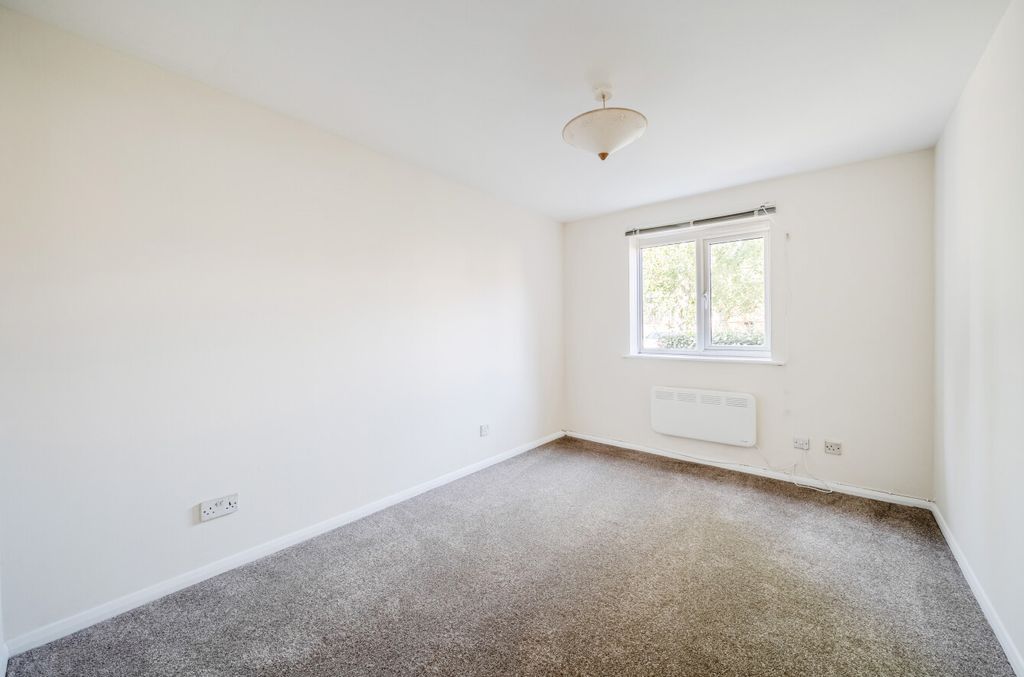 Property photo 3 of 12 1481392-4-6A55201...