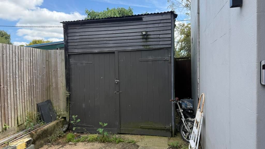 Property photo 1 of 3 External Image Of Garage Close Up