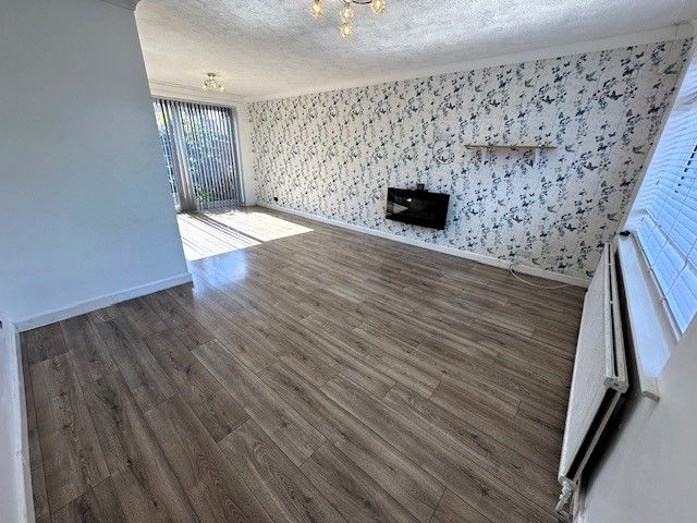 Property photo 3 of 24 Lounge