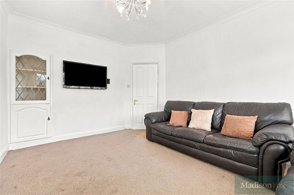 Property photo 3 of 23 Picture No. 21