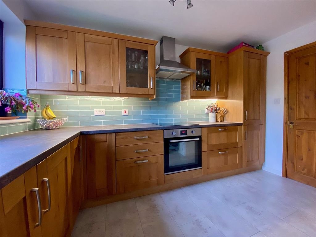 Property photo 3 of 20 Kitchen