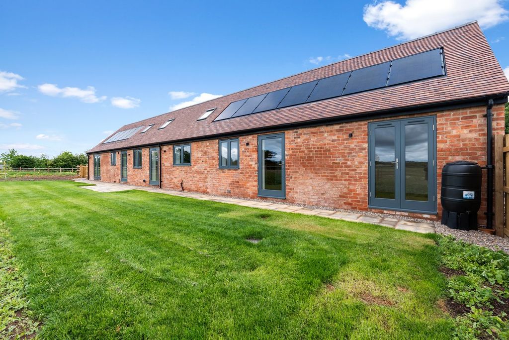Property photo 1 of 32
