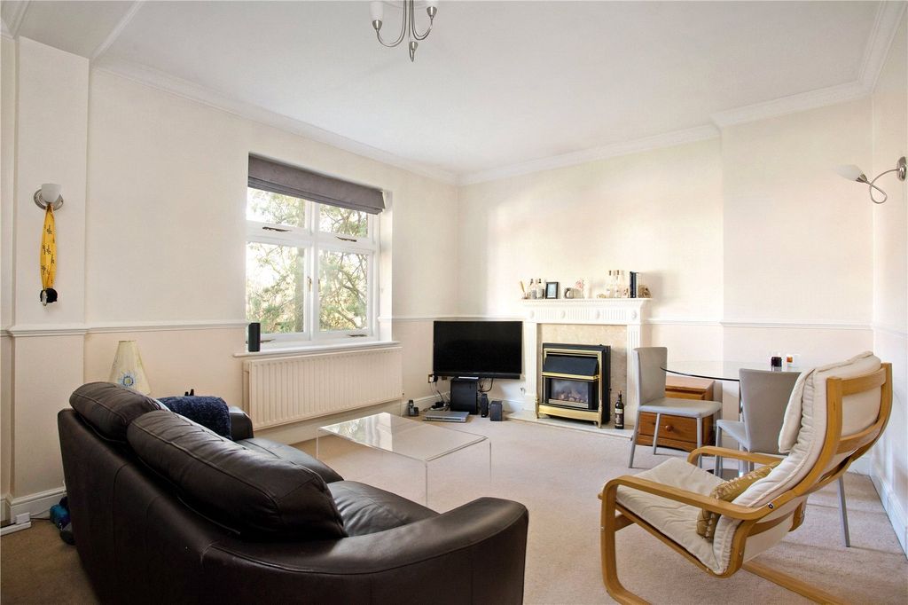 Property photo 2 of 7 Living/Dining Room