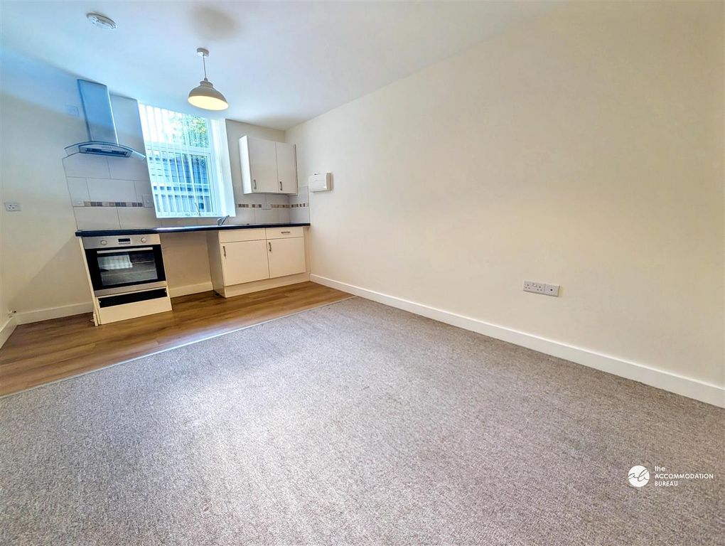Property photo 3 of 12 Kitchen