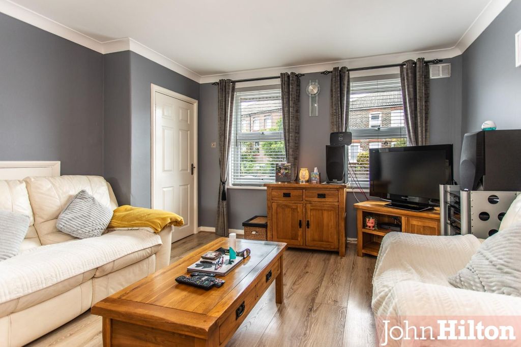 Property photo 3 of 12 Plumpton Road12.Jpg