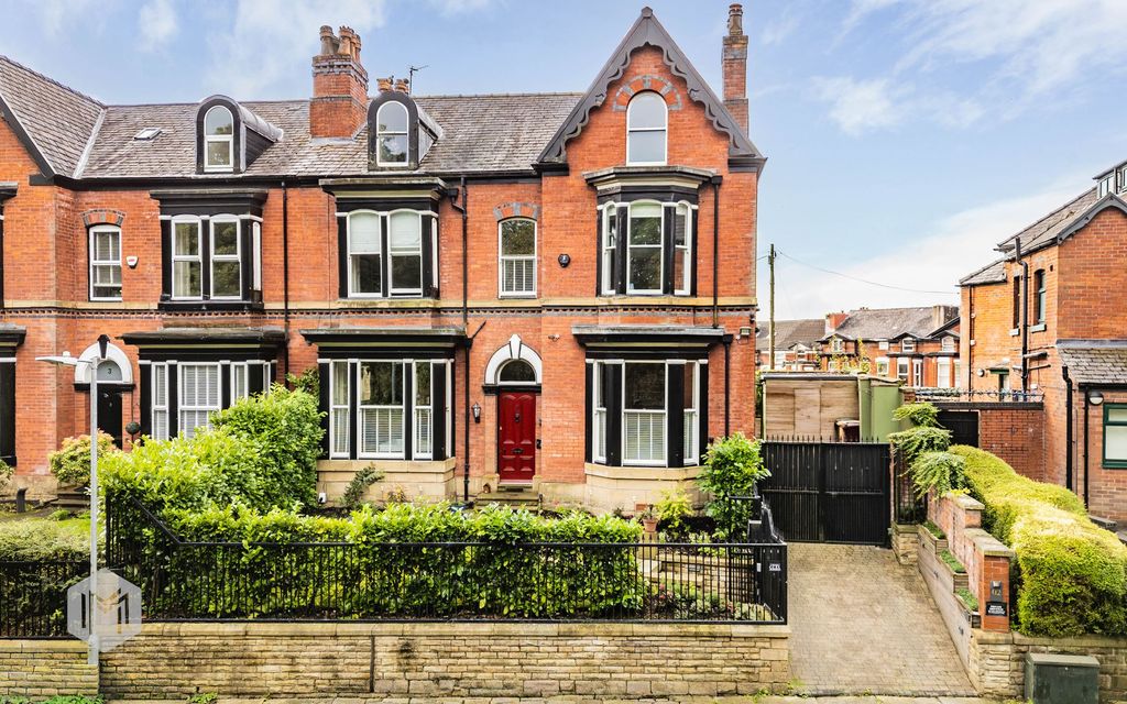 Property photo 1 of 52