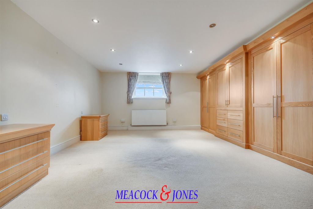 Additional image 8 of 3 bed flat for saleThorndon Park, Ingrave, Brentwood CM13