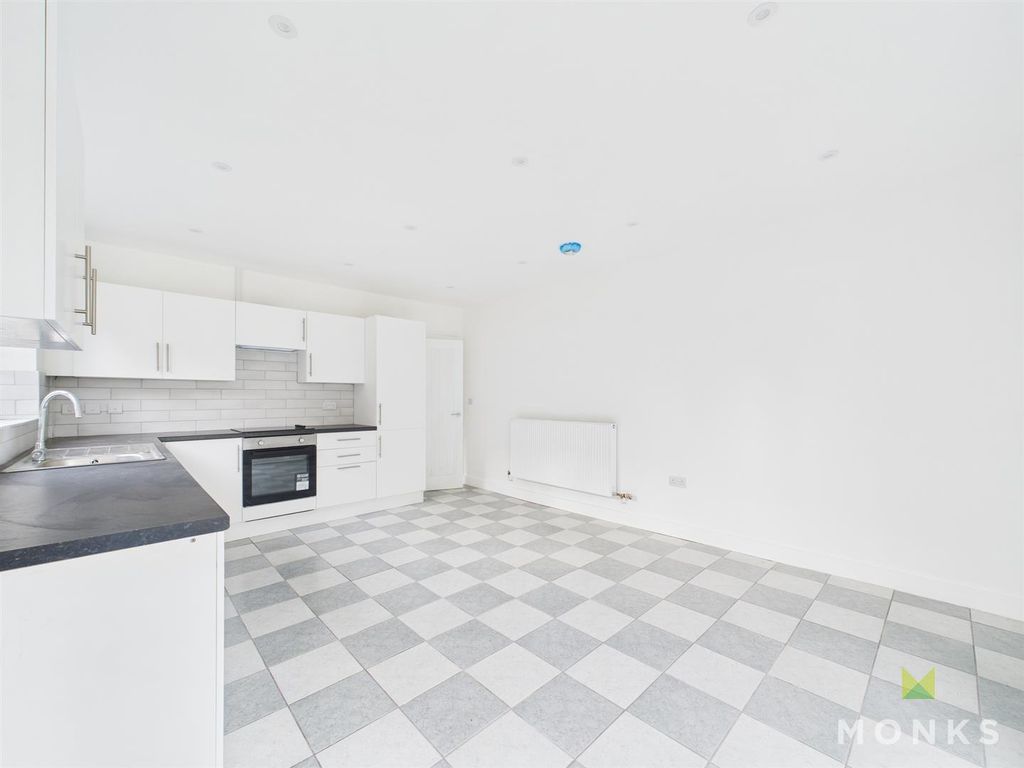 Property photo 3 of 10 Cam01520G0-Pr0296-Still010.Jpg