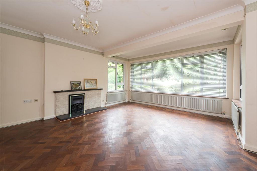Property photo 2 of 21