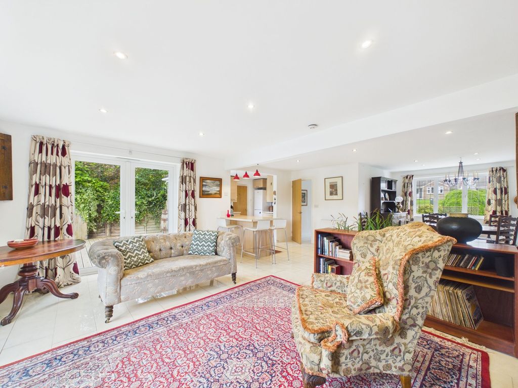 Property photo 2 of 31