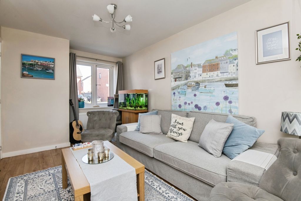 Property photo 2 of 10 Living Room