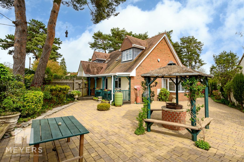 Property photo 2 of 32