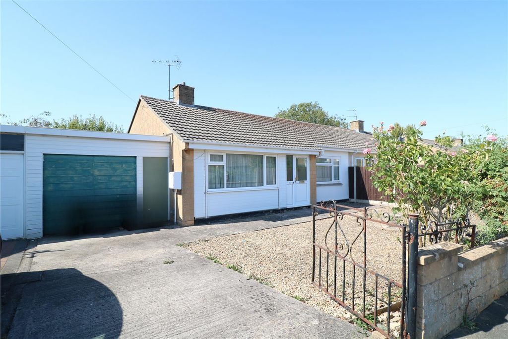 Property photo 1 of 12 Heddington Close.Png