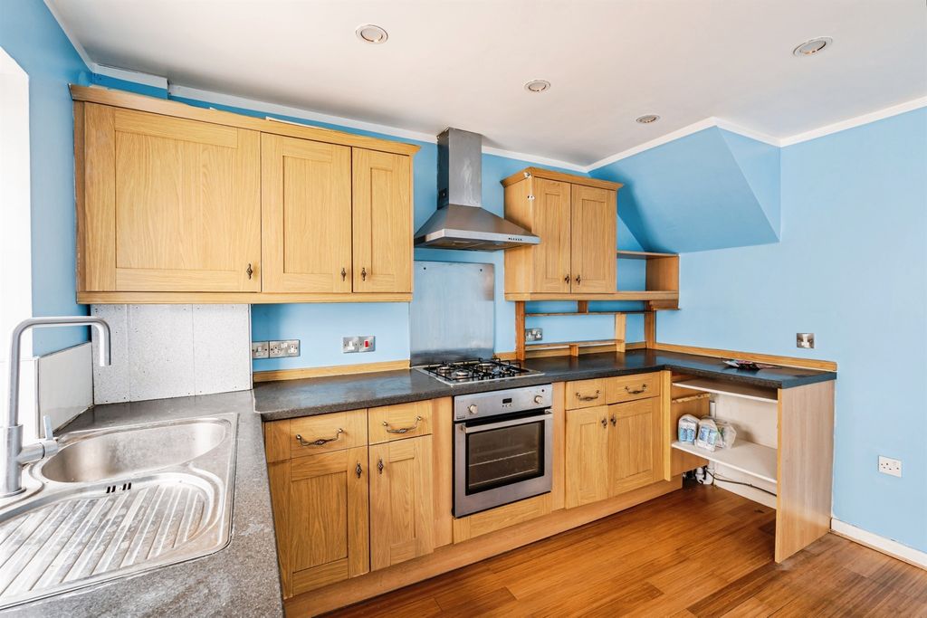 Property photo 2 of 16