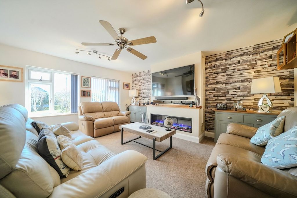 Property photo 2 of 50