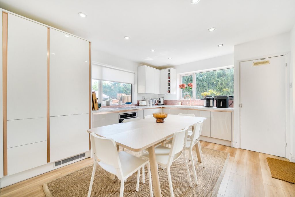 Property photo 2 of 17 1501118-12-6A71Dd...