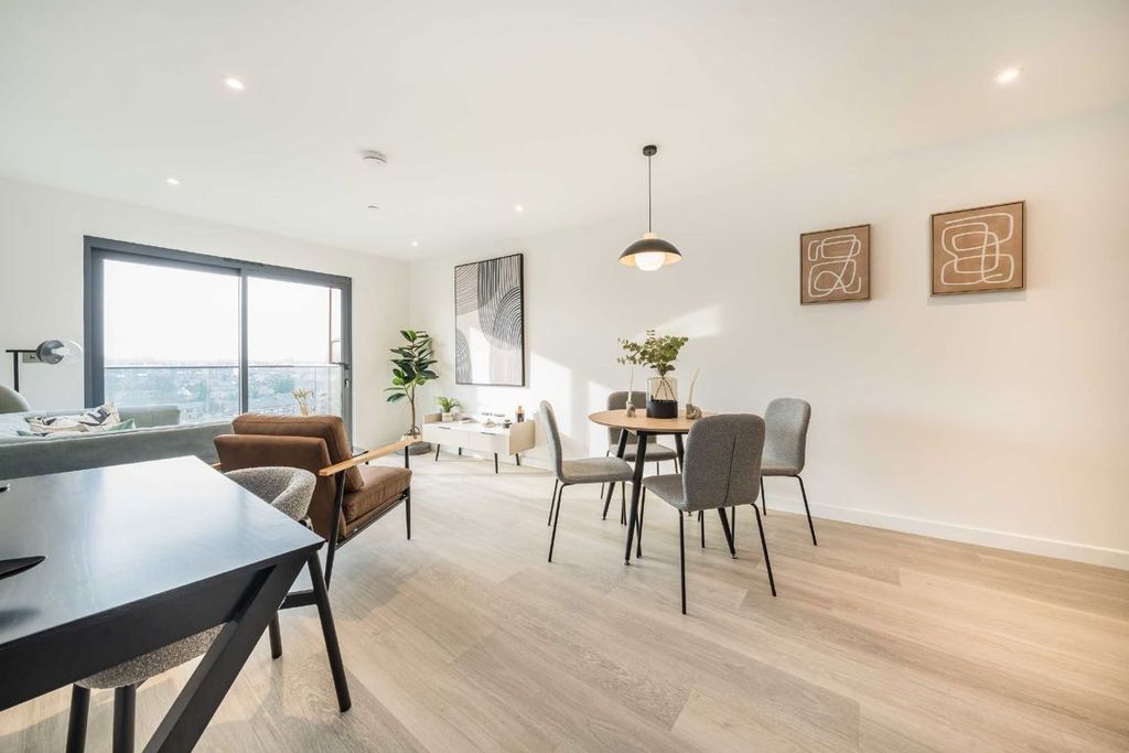 Property photo 3 of 8