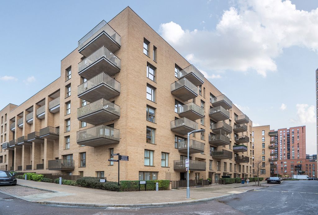 Property photo 2 of 10 1388375-19-69383c...