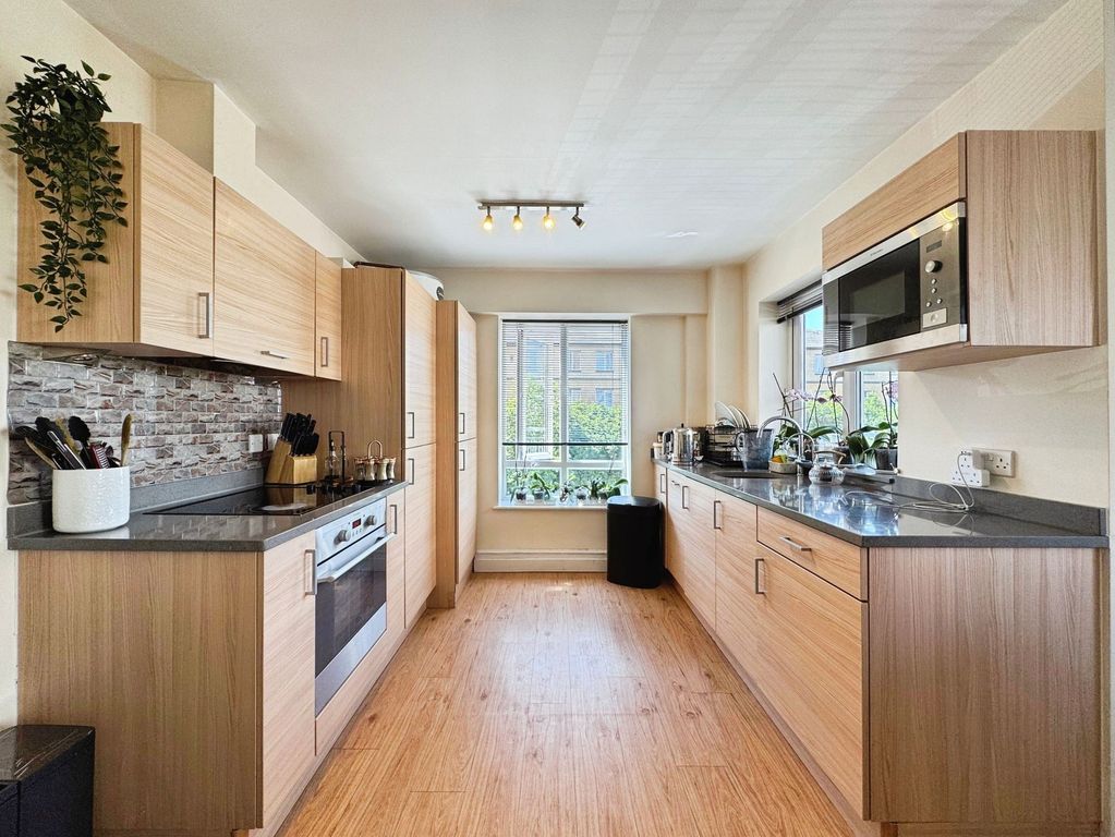 Property photo 2 of 17 Kitchen