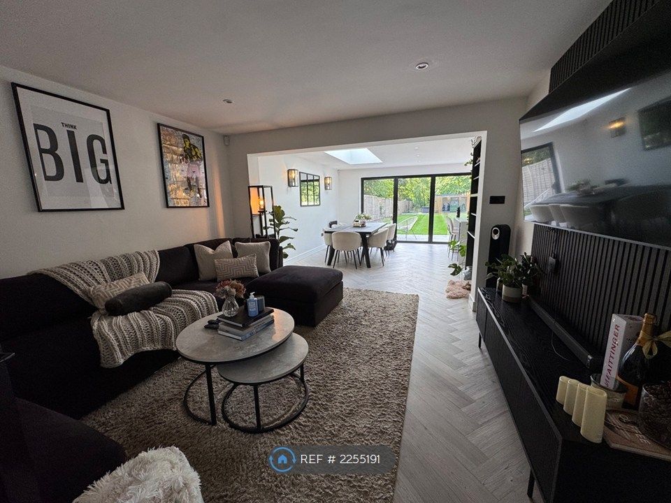 Property photo 3 of 30 Open Plan Lounge