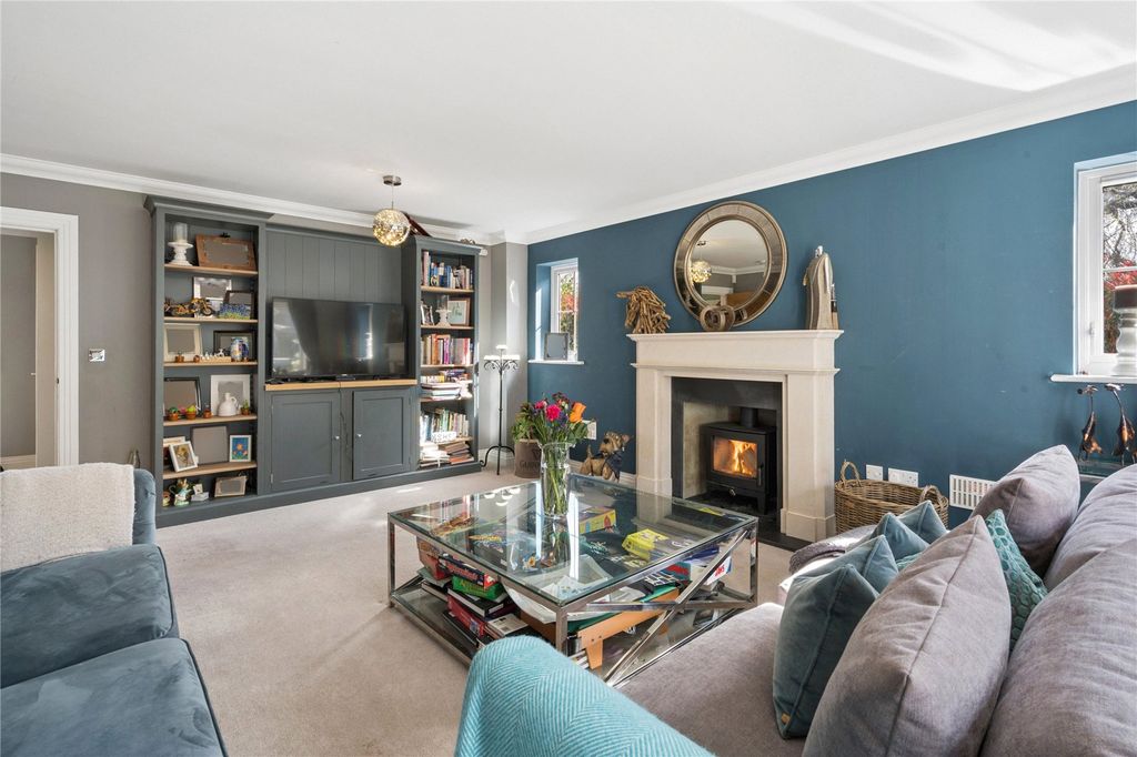 Property photo 3 of 27 Sitting Room