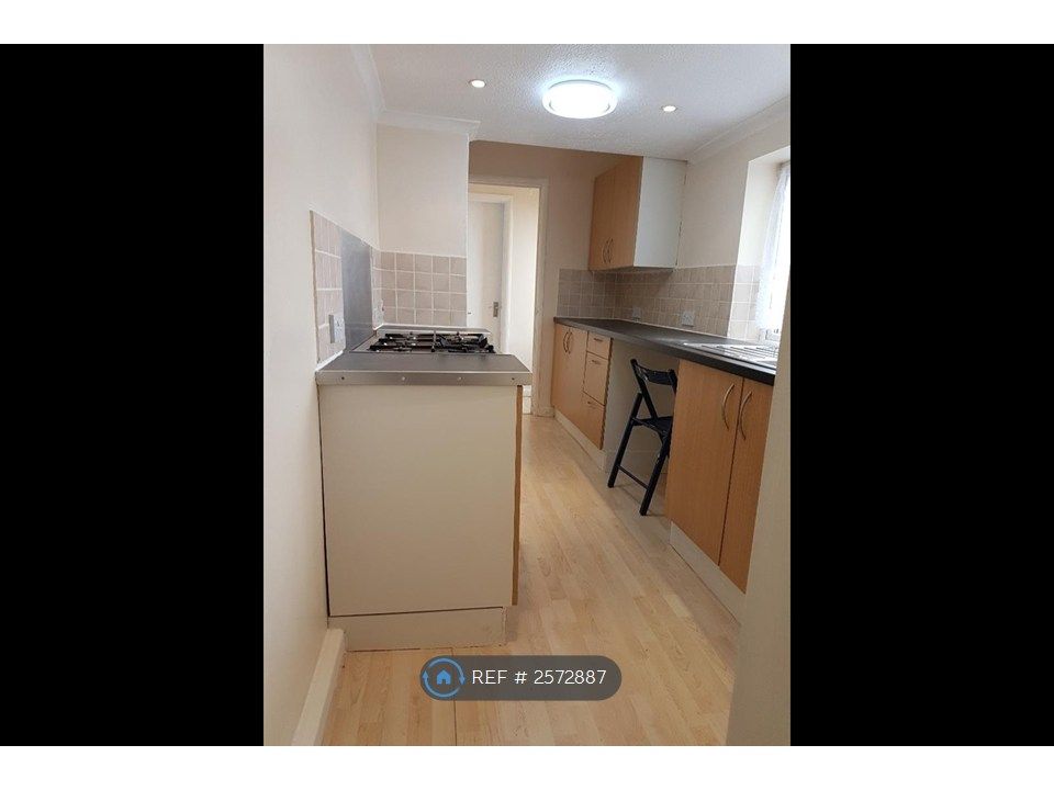 Property photo 2 of 8 Kitchen